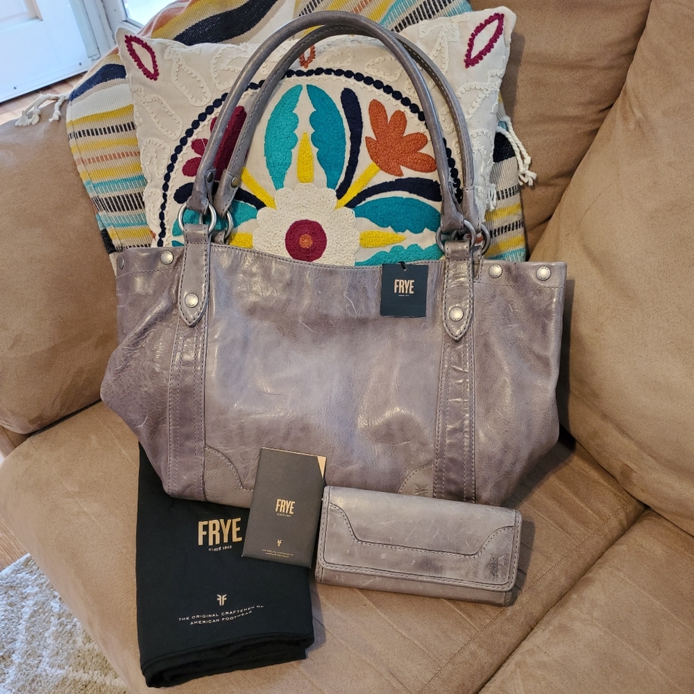 NWT Frye Leather Melissa Shoulder Bag with wallet